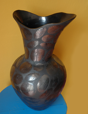Barro Negro Vase, created by  Omar Fabian Canseco and family